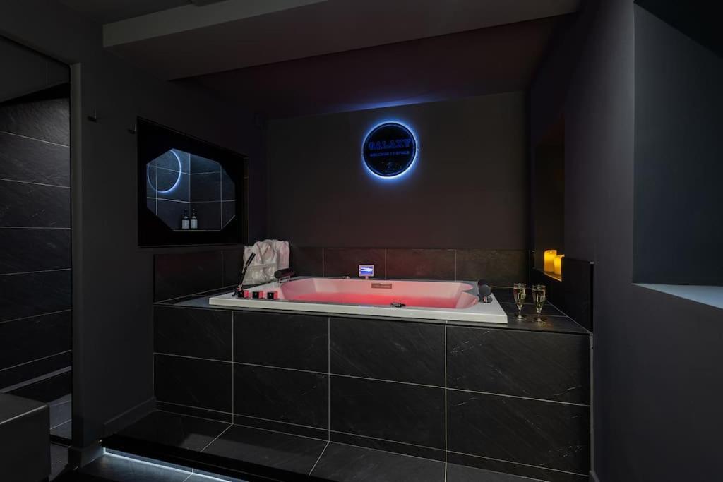 Galaxy La Tete Dans Les Etoiles Apartamento Riom Exterior foto